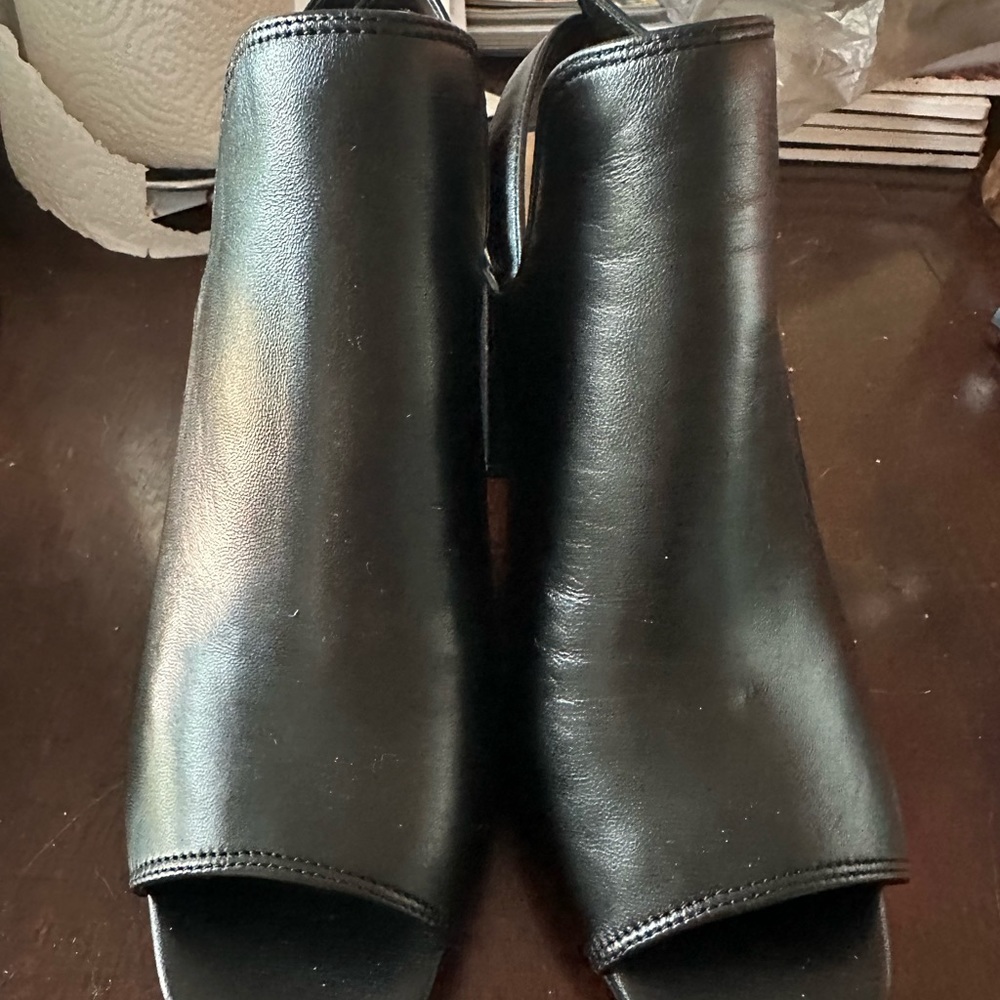 These are never worn open toe shoes from Banana Republic